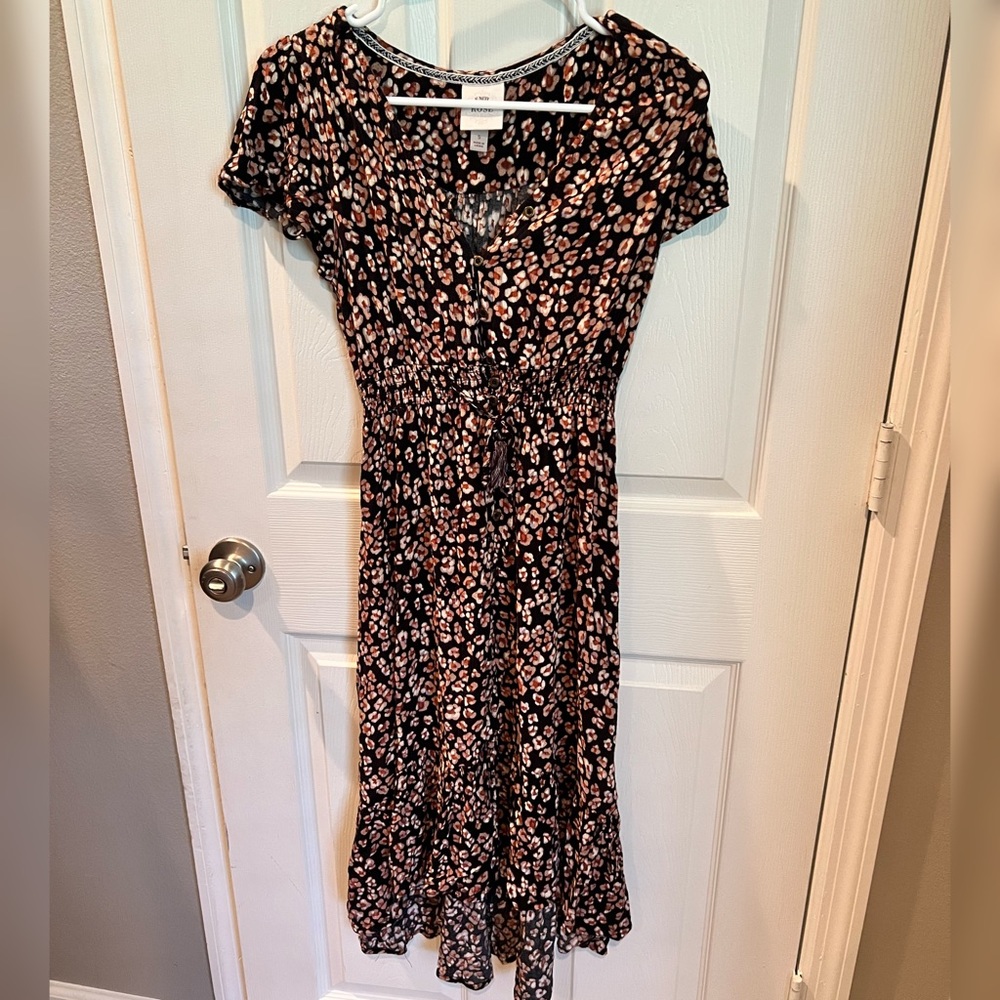 V-neck ruffle sleeve button down casual dress - black, brown, white flowers
